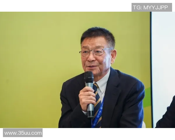 周强专访：从青涩球员到足球教练的成长与反思