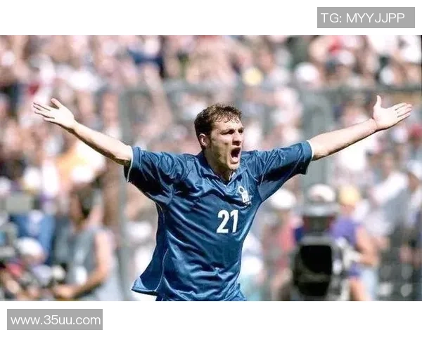 维亚里足球明星的传奇生涯与对足球的深远影响探讨 维亚里足球明星的传奇生涯与对足球的深远影响探讨